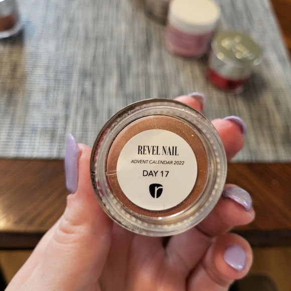 Bronze shimmer nail dip powder - Picture 2 of 2